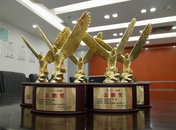 方大裝飾公司獲頒五項(xiàng)“金鵬獎”