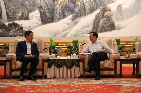 江西省委書記強(qiáng)衛(wèi)會(huì)見方大集團(tuán)董事長熊建明