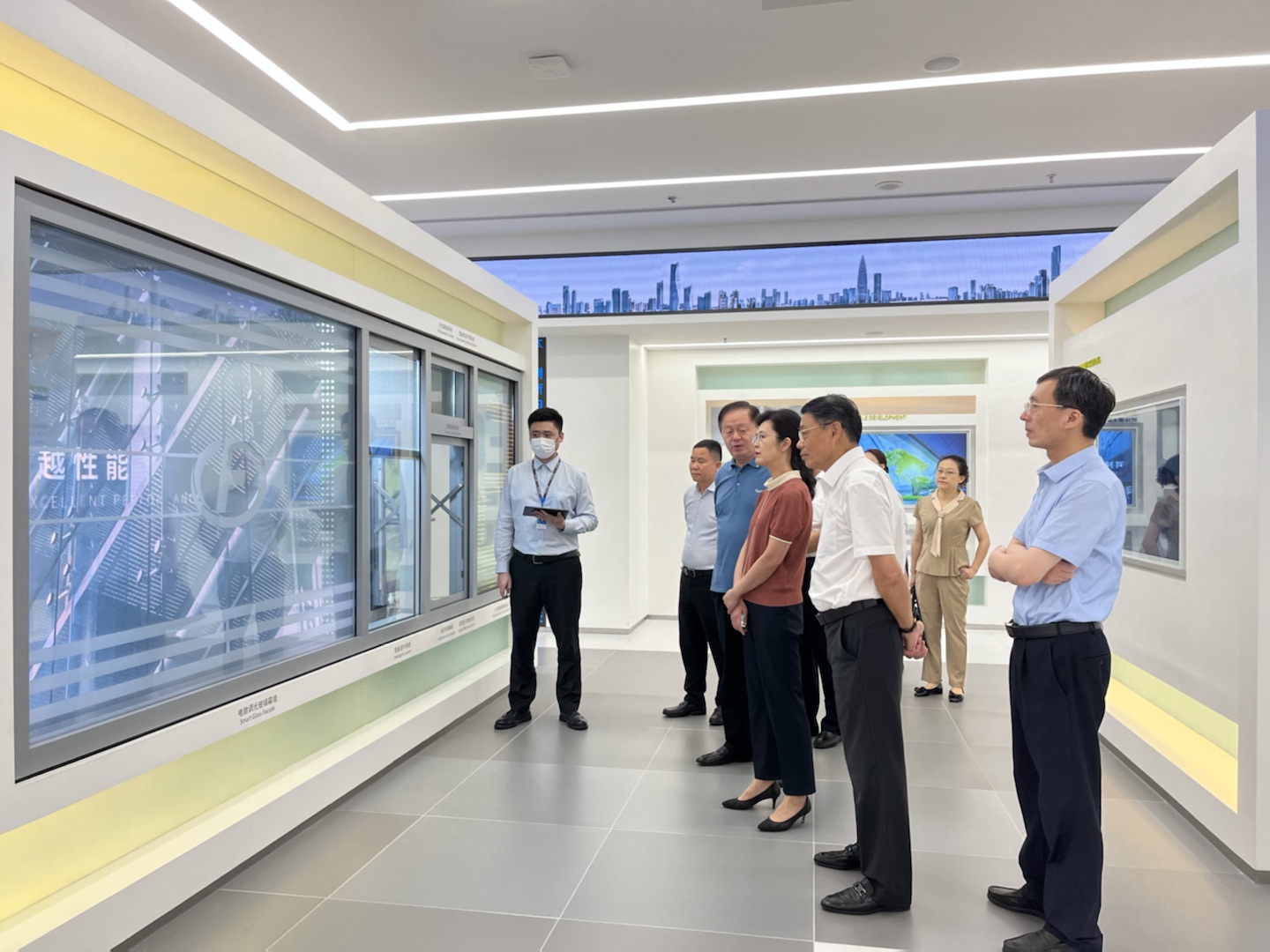 江西省政協(xié)副主席、省工商聯(lián)主席謝茹一行蒞臨方大集團(tuán)考察