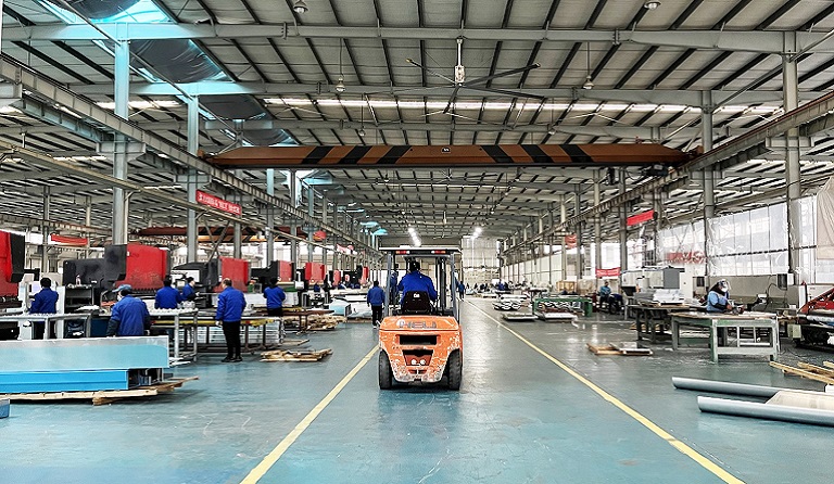 2月10日，新華網報道方大集團開年生產繁忙景象——《聚焦高質量發(fā)展 | 新氣象 新格局 新融合——深圳開局高質量發(fā)展一線觀察》